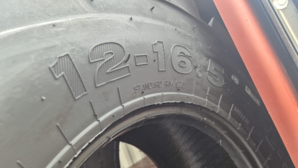 Пневматическая шина Roadhiker 12-16.5 12PR TL L-5 HUL5 144 A2