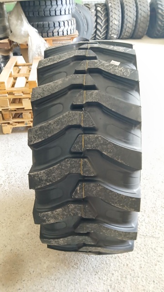 Пневматическая шина ROADHIKER 19.5L-24 (500/70-24) 12PR TL R-4 SLR4 151 A8